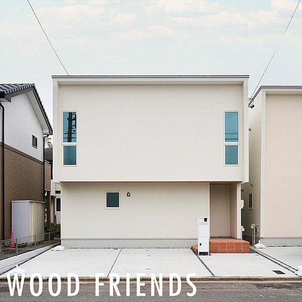 【現地外観写真】C棟外観。この街とこの家で暮らしたくなる魅力が満載。利便性と自然、周辺環境の心地よさは写真や文章では伝えきれません。日々の動線や採光、周辺施設との距離感まで、ぜひ現地でご体感ください。