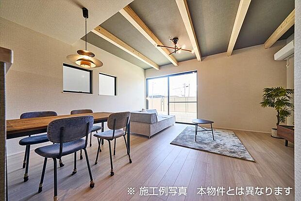 【リビング】【A棟】LDには床暖房を標準装備。寒い冬にしっかり足元から身体を暖めます。冷え性の方はもちろん、ご家族やペットまで嬉しい設備です。