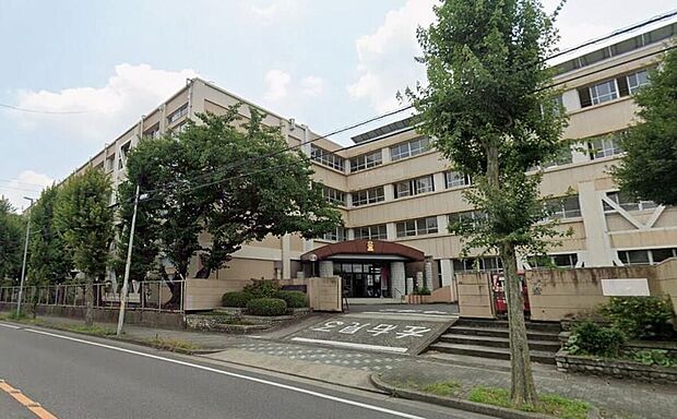 名古屋市立北高校（約907m）