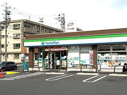 ファミリーマート名東山の手店 257m(徒歩4分)
