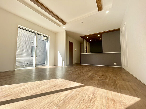 【LDK】　★折上天井と化粧梁が空間に立体感を演出