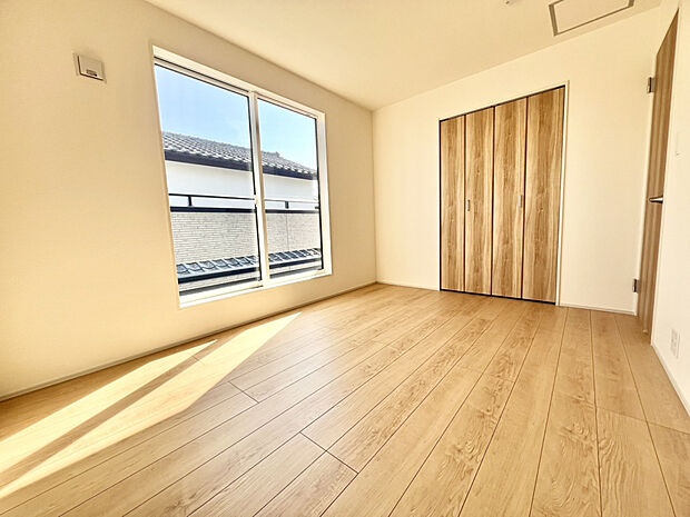 【【 洋室:6.0J】】バルコニーに面した、開放感のある居室。