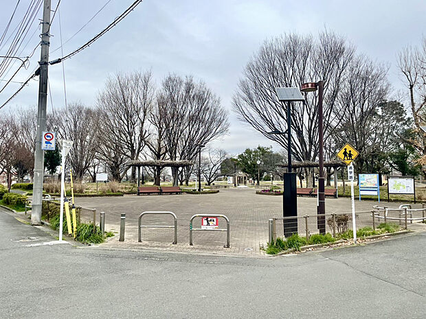 【六仙公園】（約190m）