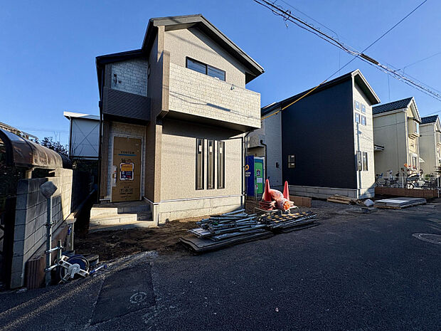 【外観写真】　食器洗浄乾燥機や浴室換気乾燥機など、暮らしをサポートする機能的な設備を多数搭載。洗濯動線を考慮し、2階に洗面・浴室を配置しています。