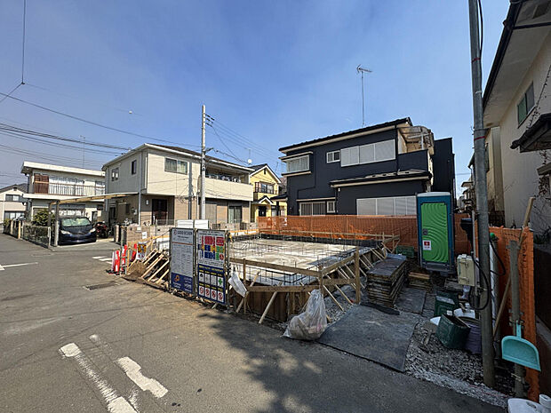 【現地外観】　西武新宿線「新所沢」駅まで徒歩9分。所沢・西武新宿方面へアクセス可能で、通勤・通学の選択肢も広がり、ライフスタイルの変化にも対応しやすい立地が魅力です。