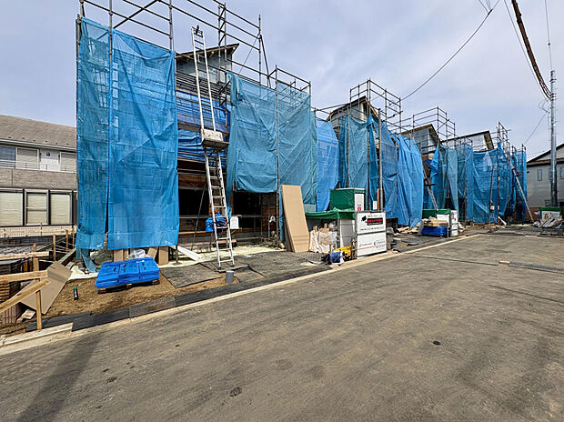 【【現地写真】】多種多様なライフスタイルを想定したこだわりの間取りプラン。暮らしやすさが魅力の「3～4LDK」の住まいです。太陽光パネルを搭載しており、環境にも家計にもやさしいエコな暮らしが叶います。