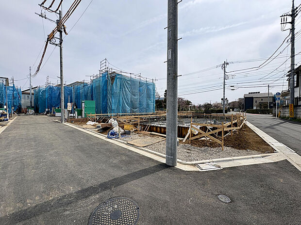 【【現地写真】】収納スペースとしてはもちろん、お子様用のスペースとしても活用可能なロフトが全邸に備わっています。パントリー、WIC、納戸などを備えた住まいもあり、すっきりと整う暮らしを実現できます。