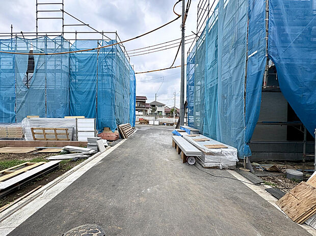 【【現地土地写真】】?耐震・制震性を兼ね備えたデザイン住宅。ZEH水準の断熱性能で、夏は涼しく冬は暖かく、一年を通して快適に過ごせます。