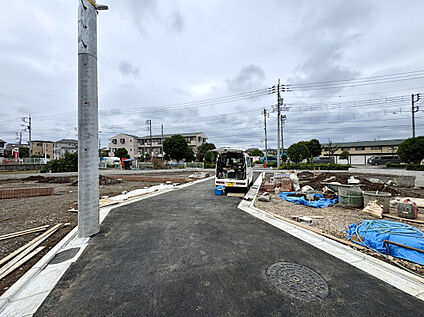 【前面道路含む現地写真】