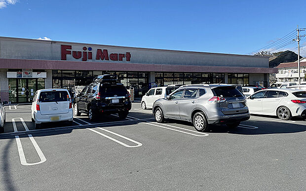 フジマート葛生店(約640m)