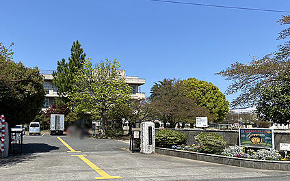 熊谷市立西小学校 520m