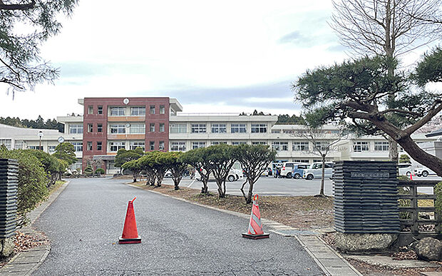 町立涌谷中学校(約1,530m)