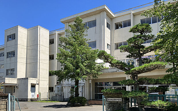 須賀中学校（約1,300m）