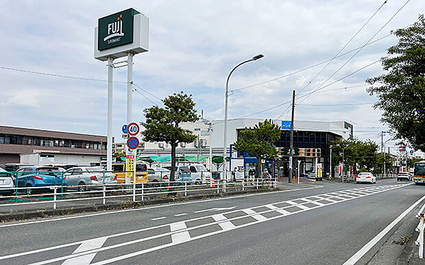 フジスーパー(約110m)