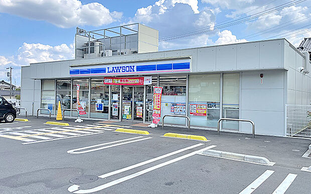 ローソン(約210m)