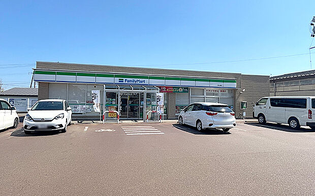 ファミリーマート　燕大曲店（約930m）