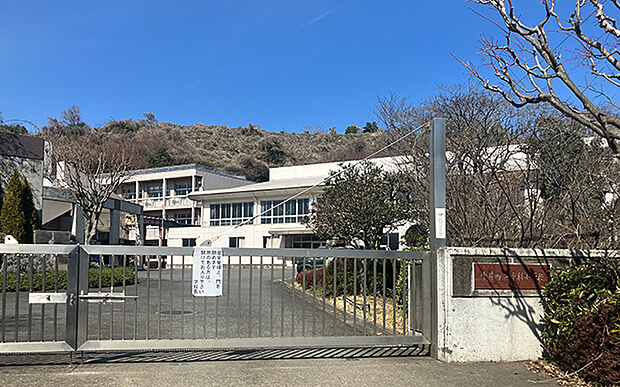町立中村小学校(約780m)