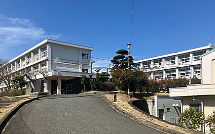 町立中井中学校 1700m