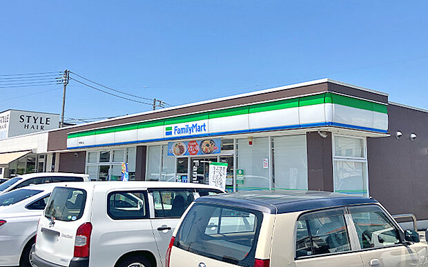 ファミリーマート甲府貢川店(約800m)
