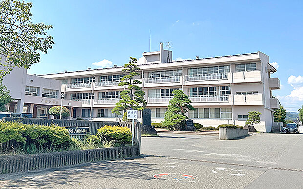 市立八幡小学校(約910m)
