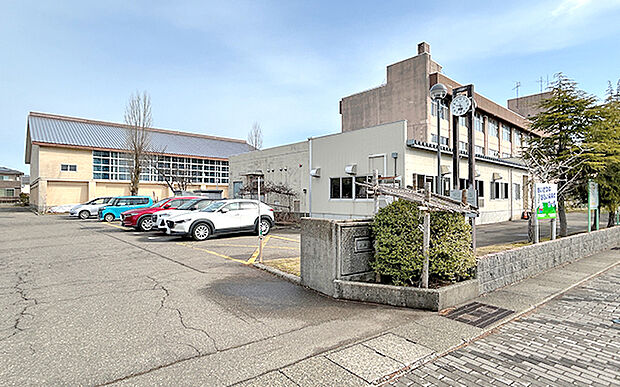 市立春日小学校（約1,570m）