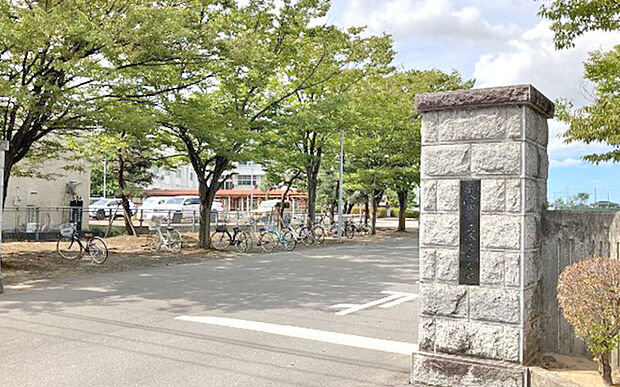 新発田市立本丸中学校（約2,050m）