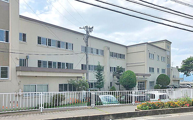 上田市立第五中学校（約1,050m）