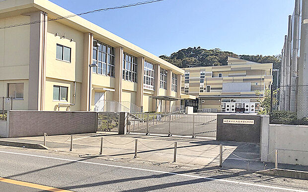 木更津第三中学校(約2,100m)