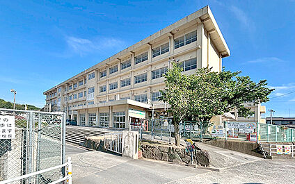 市立坪生小学校 950m
