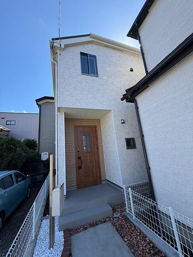 B号棟 閑静な住宅街に映える外観です。完成済みの為、内見可能です。