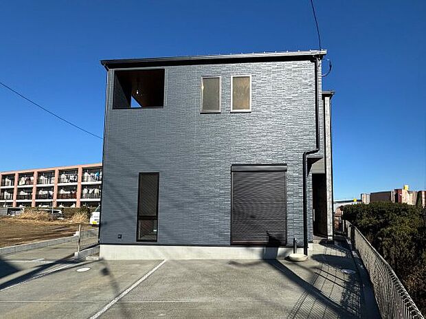 ◇建物外観
並列で2台駐車できます。