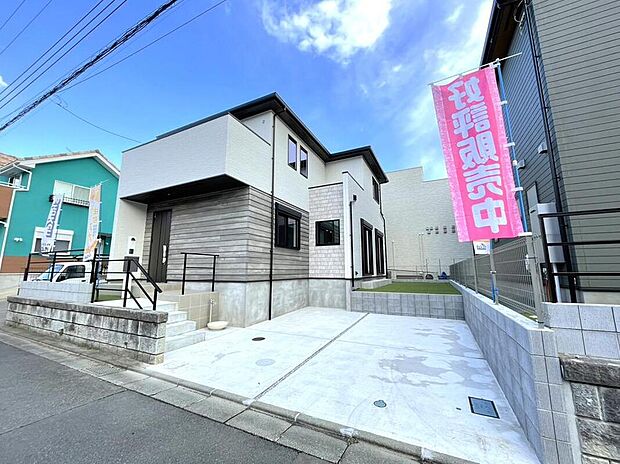 ◆広いお庭でゆとりのある暮らし♪
リビングや和室にいながらも、お庭で遊んでいるご家族を見守れる間取りです！（1号棟）