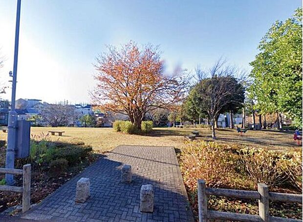 長後谷戸公園(約750m)