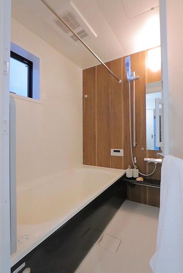 【浴室】冷めにくい浴槽を採用しているので、追い炊き時間も短く経済的です。