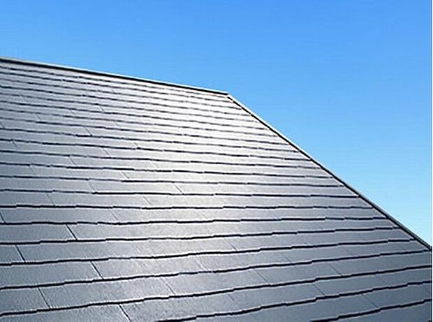 【耐久性】屋根材・外壁材は耐久性の高いものを全棟標準搭載しています。汚れや劣化を防ぎデザイン性も性能も長持ちする住まいを実現します。