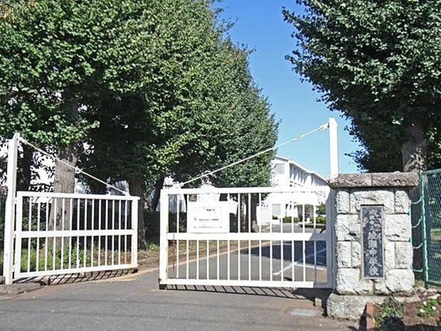 綾瀬中学校（約500m）