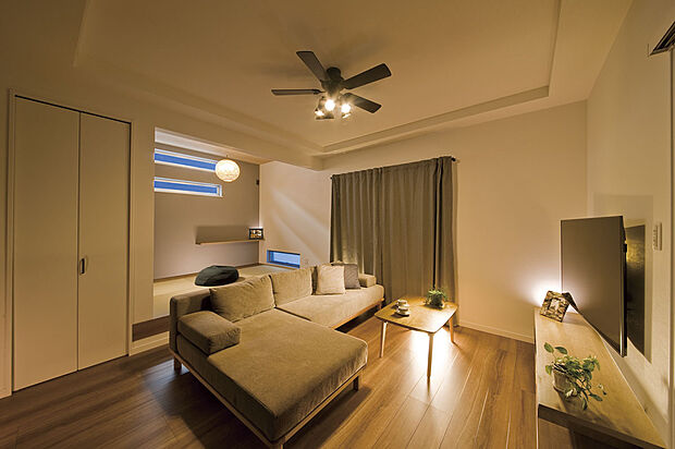 【【ラグジュアリーなリビング空間】】広々LDKは、家族が増えても住み続けられるお家です。