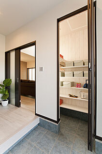 【シューズクローク】