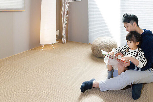 【【CONNECT ROOM/TEXTILE type】】肌にやさしくクッション性のあるテキスタイルフロアを敷いた、生活スタイルに合わせてマルチに使える個室空間です。※号棟により採用状況が異なります。