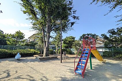 八幡児童遊園（現地より徒歩1分） 約70m