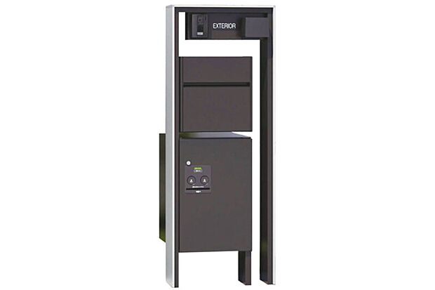 【【宅配ボックス付き機能門柱】】宅配ボックス、ポスト、TVホンが一体となったスタイリッシュかつ機能的な門柱を採用。外出時はもちろん、家事で手が離せない時も荷物を受け取れます。※画像はイメージです。