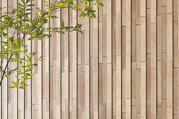 【【エコカラットプラス】】環境にも人にも優しい内装壁機能タイル。自然と心地よい湿度に調湿し、気になるにおいや住まいの有害物質も低減します。※画像はイメージです。※号棟により採用状況が異なります。