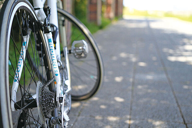 【【サイクルスペース】】アクティブライフや買い物に便利な自転車を駐輪スペースを確保しました。お子様の外遊びのおもちゃ置き場としても活用できます。※画像はイメージです。