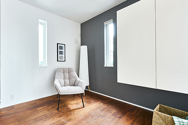 【【フレキシブルな空間】】読書に没頭できる書斎や、子どもの遊び場にもなるコネクトルーム。扉を閉めれば個室として利用できて、作業に集中できます。※画像はイメージです。※号棟により採用状況が異なります。