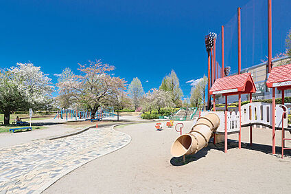 上平公園（現地より徒歩5分） 約370m