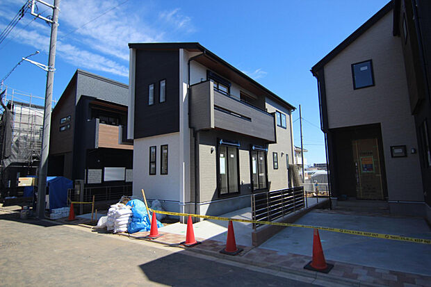 【現地写真 6号棟】2026.3.15現在　国が定めた耐震等級で最高の「3」を取得＆繰り返す地震に強い「耐震ダンパー」を搭載◎品質・性能にこだわったブルーミングガーデンの「長期優良住宅」です