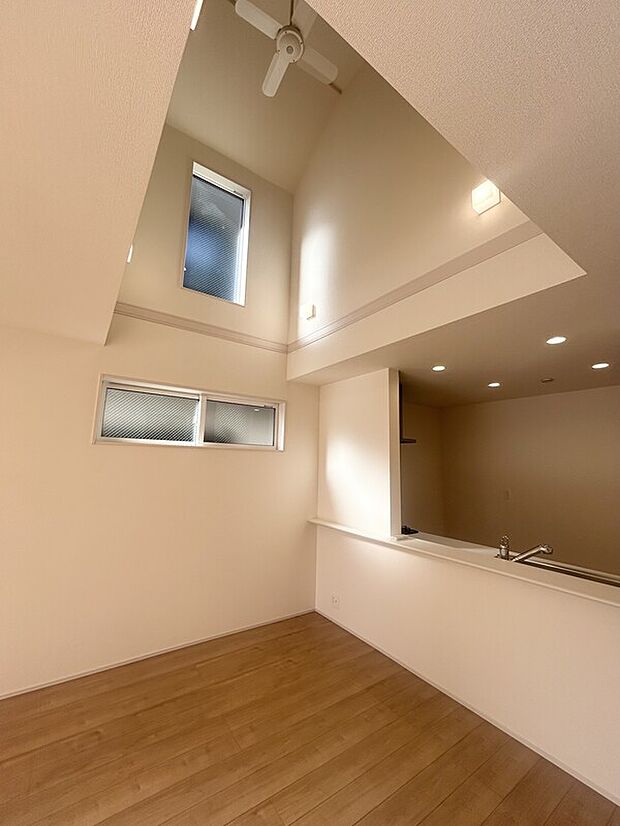 1号棟 LDK吹抜けで広々空間◎自然と家族が集まりコミュニケーションが弾みそうですね◎