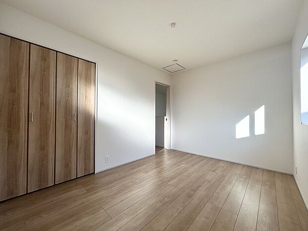 【洋室6.0帖】全居室収納付きで荷物が多いご家族やお子様のお洋服等の収納も安心◎