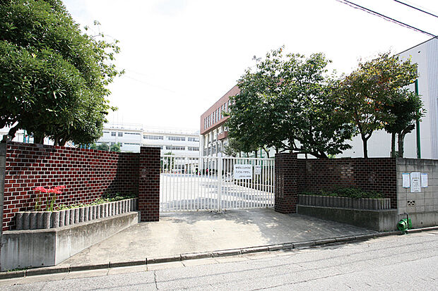 【上青木小学校】（現地より徒歩7分）