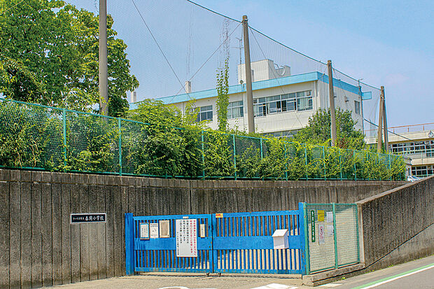 【さいたま市立春岡小学校】（現地より徒歩12分）